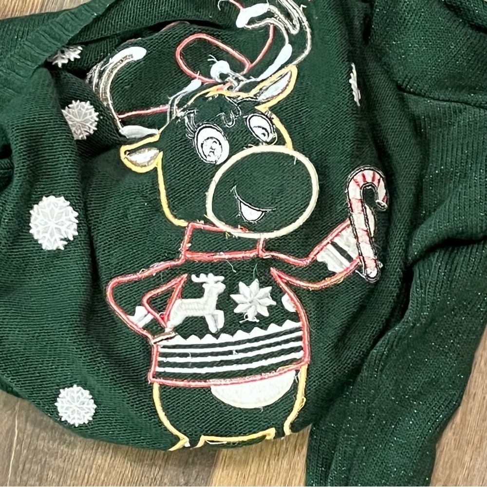 Green Christmas Sweater Women's Size M Rudolph Reindeer Red Nose Poms Snowflakes - Picture 8 of 13